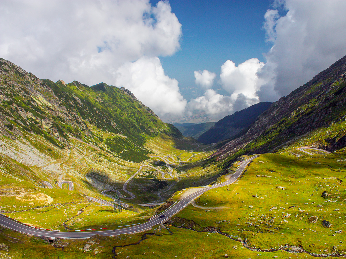 Transfagarasan vs. Transalpina - RomaniaTourStore