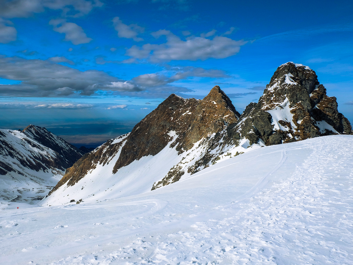 Hiking in Romania during winter season - RomaniaTourStore